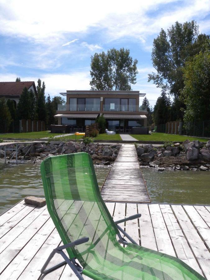 Holiday Homes In Balatonszarszo 20090 Exterior photo